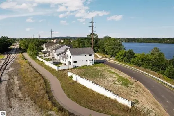 1360 Lake Ridge DR, TraverseCity, MI 49684