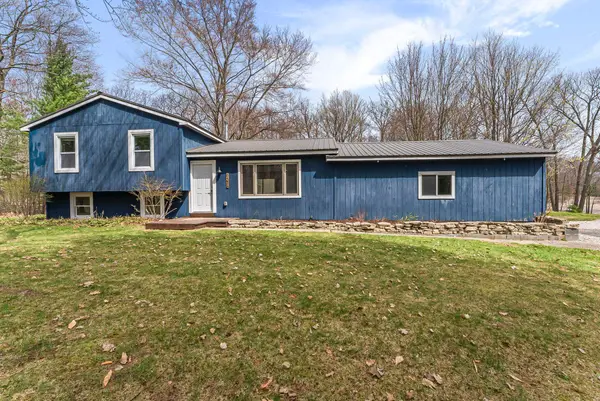 9376 Cunningham LN, TraverseCity, MI 49684