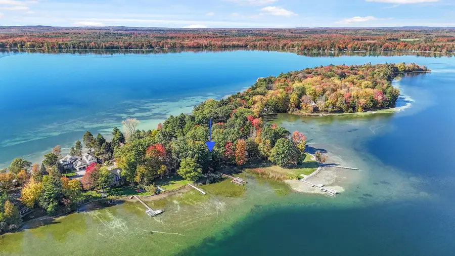 4923 Lakeview DR, Interlochen, MI 49643 - #2