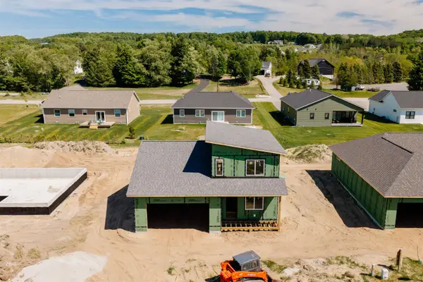 11533 S Sunset DR, Empire, MI 49630