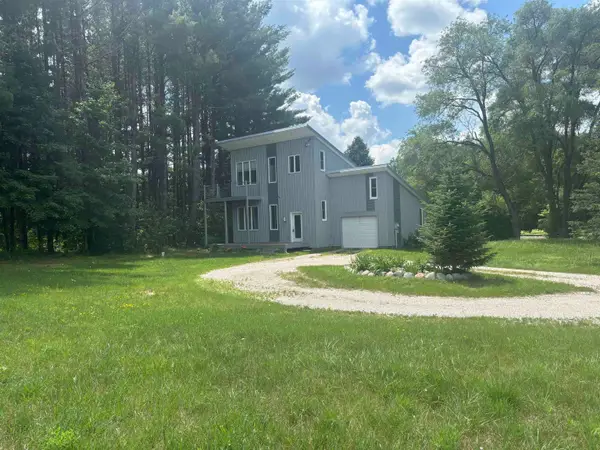 6215 S Garfield Road, Kingsley, MI 49649