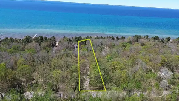 404 Golden Beach DR, Kewadin, MI 49648