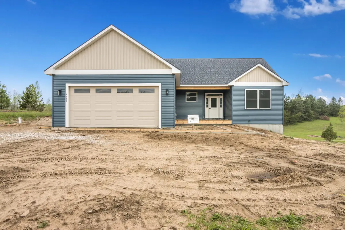 8552 S Olivia DR, Maple City, MI 49664 - #1
