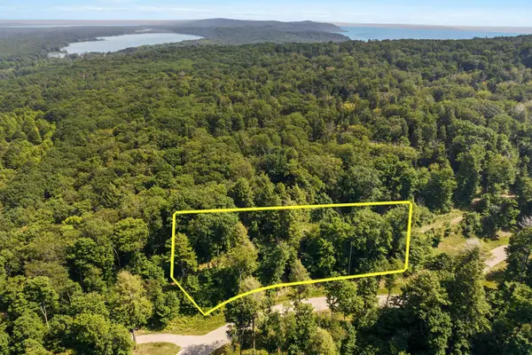 000 Park, Frankfort, MI 49635