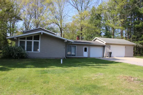 817 E Dresden ST, Kalkaska, MI 49646