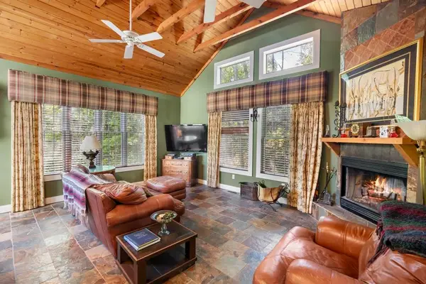 214 Newman ST, Charlevoix, MI 49720