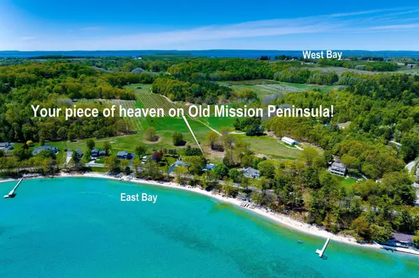 11537 Bluff, TraverseCity, MI 49686