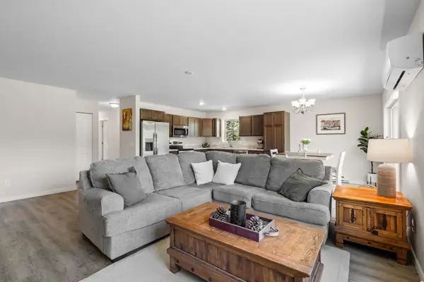 18880 Lance LN, Interlochen, MI 49643