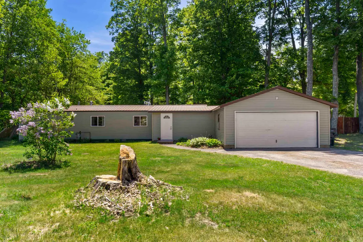 9077 Homestead RD, Benzonia, MI 49616 - #1