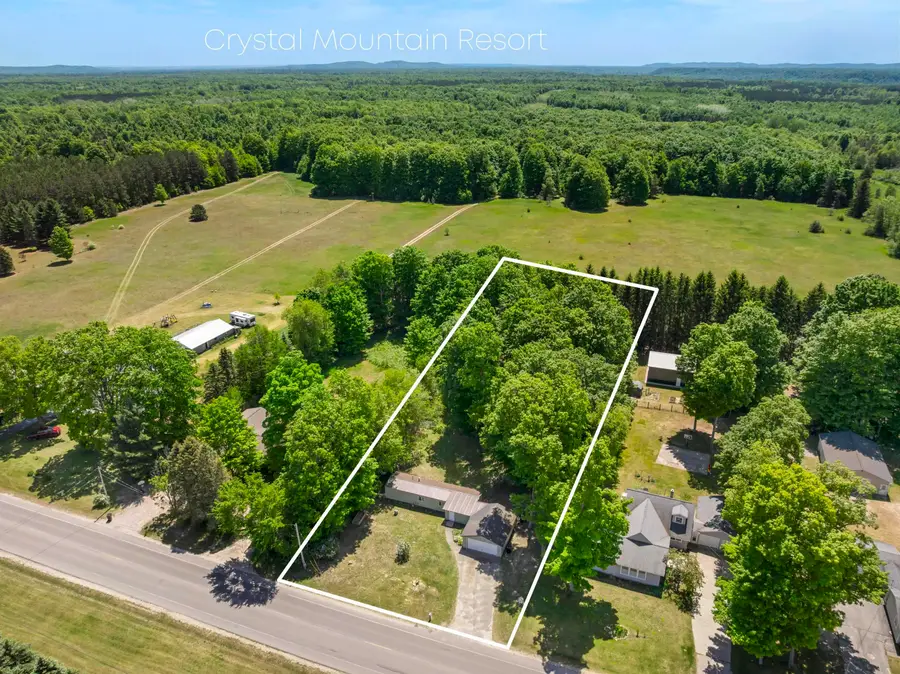 9077 Homestead RD, Benzonia, MI 49616 - #2