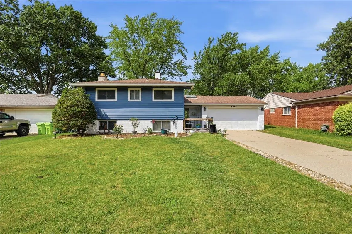 2561 Binghamton, Auburn Hills, MI 48326 - #1