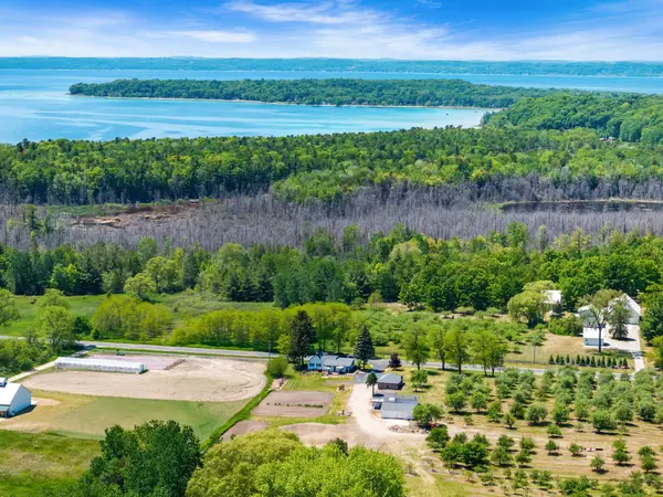 14792 Peninsula, TraverseCity, MI 49686