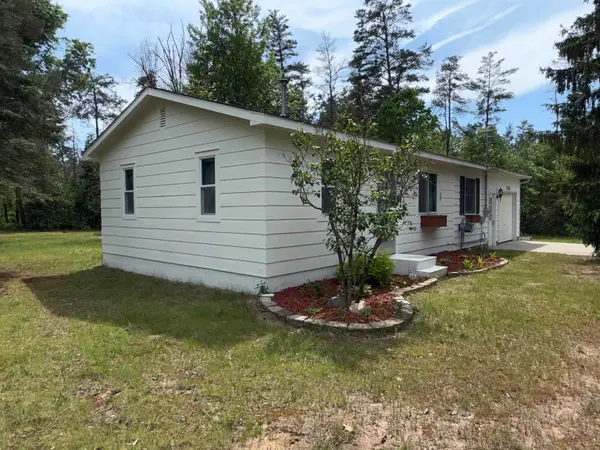 1740 McCredie, Roscommon, MI 48653
