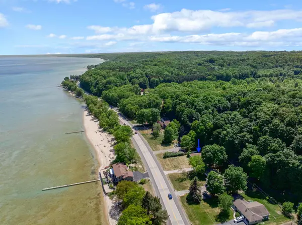 7344 S West Bayshore DR, TraverseCity, MI 49684