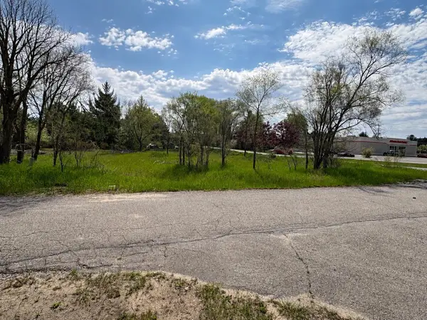 000 Gilbert, Acme, MI 49690