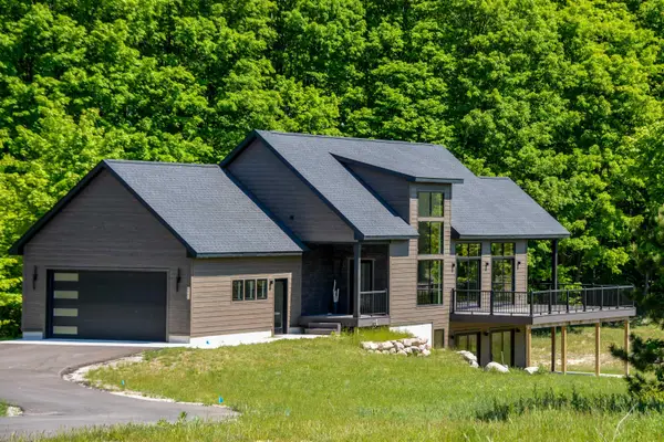 5921 Paradise, Kingsley, MI 49649