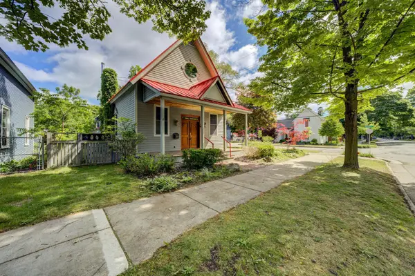 402 W Tenth, TraverseCity, MI 49684