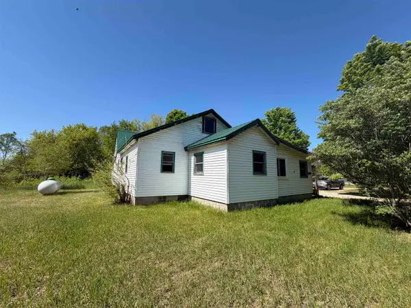 9359 Valley Road, RapidCity, MI 49676
