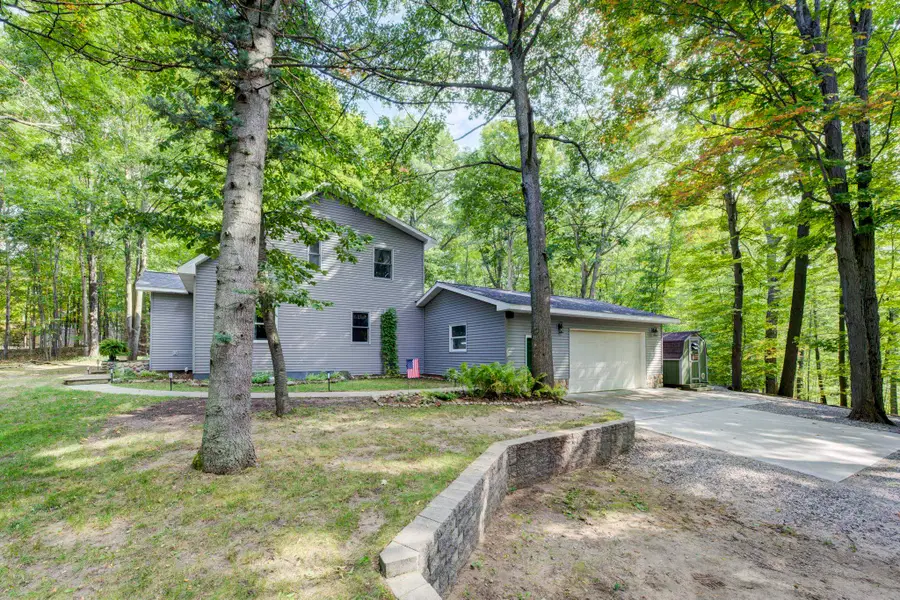 10019 Skiver RD, Long Lake, MI 49685 - #2
