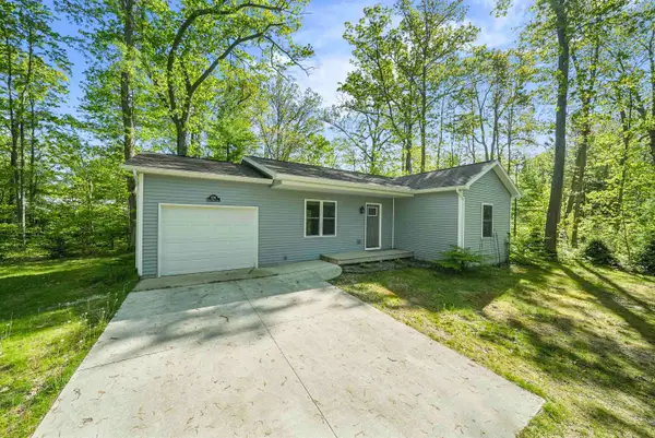 8788 Cedar Ridge LN, FifeLake, MI 49633