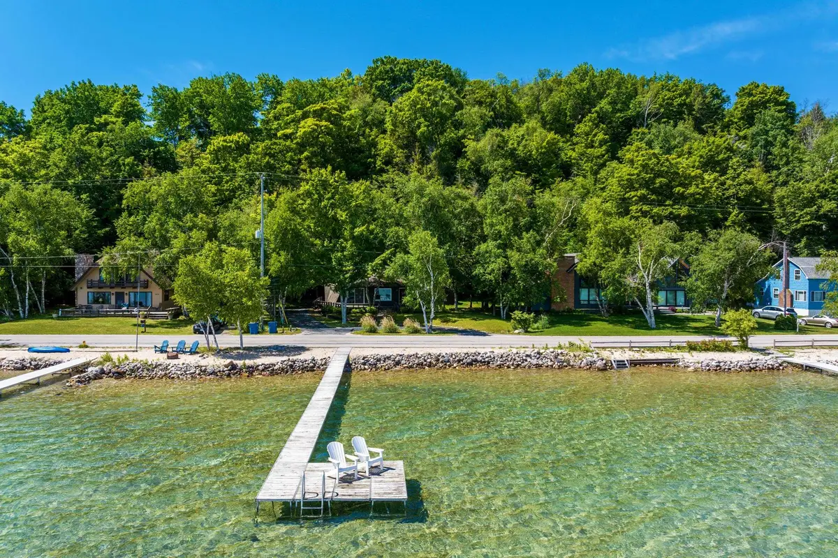 1205 E South Shore DR, Frankfort, MI 49635 - #1