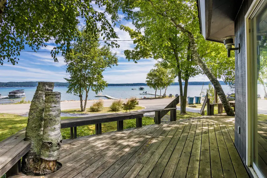 1205 E South Shore DR, Frankfort, MI 49635 - #3