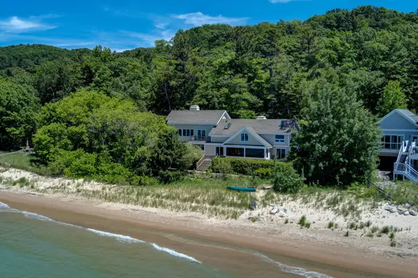 968 S Manitou TRL, LakeLeelanau, MI 49653