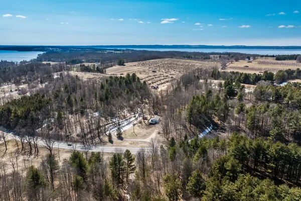 11153 Center, TraverseCity, MI 49686