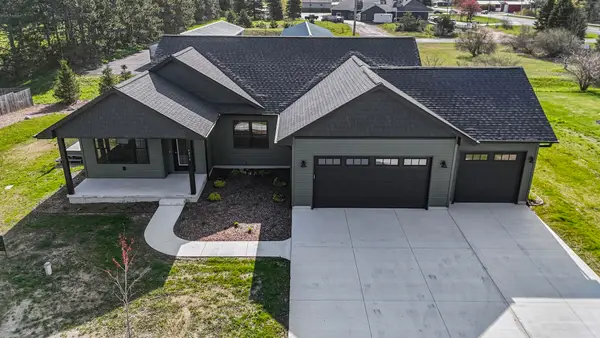 4054 Center Farm LN, TraverseCity, MI 49685