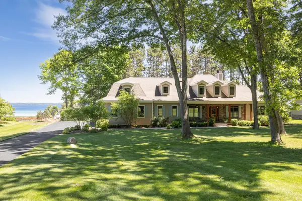 5552 S Spyglass Ridge, SuttonsBay, MI 49682