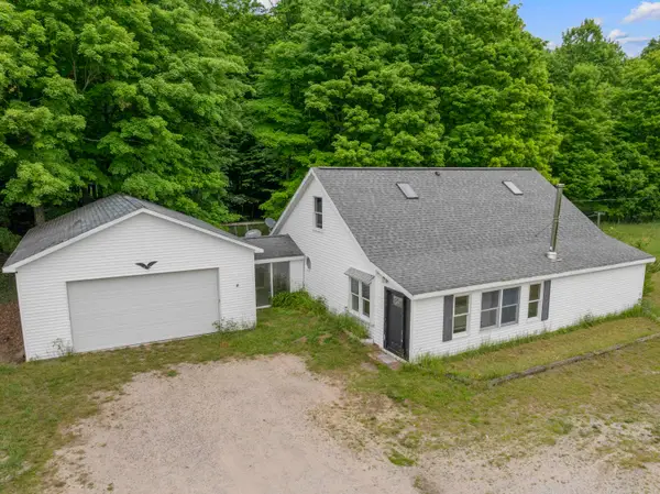 10080 Homestead, Beulah, MI 49617