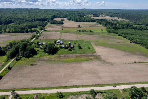 3102 S 9, Harrietta, MI 49638