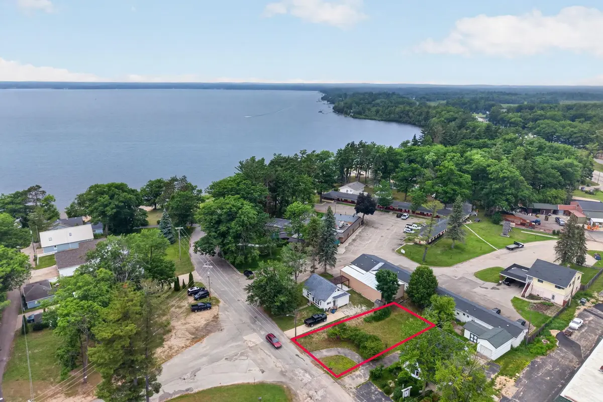 2816 Sunnyside DR, Cadillac, MI 49601 - #1