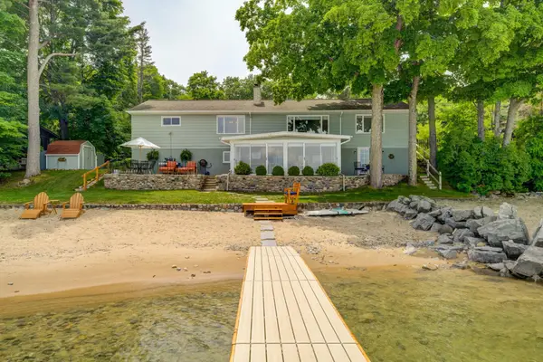 11711 S West Bay Shore DR, TraverseCity, MI 49684
