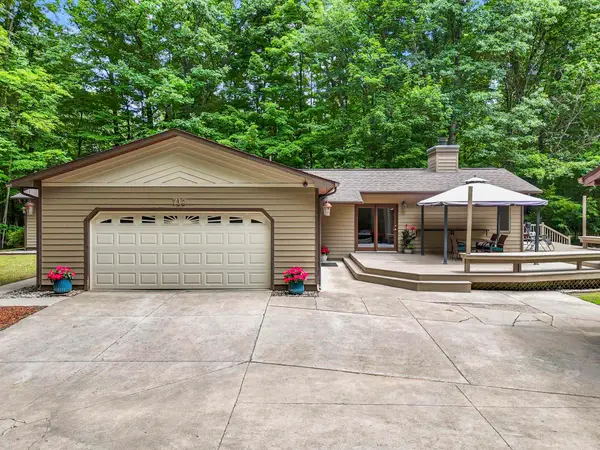 712 N South Long Lake RD, TraverseCity, MI 49685
