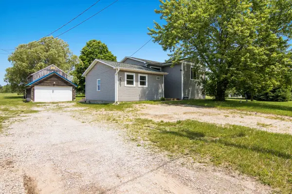 1343 E Duck Lake, Grawn, MI 49637