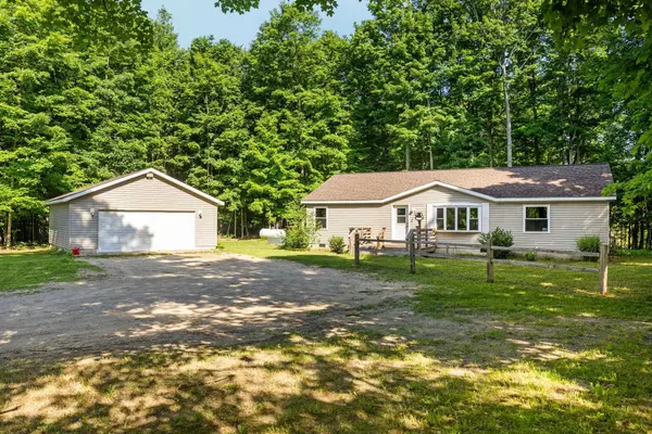 498 S West Silver Lake RD, TraverseCity, MI 49685