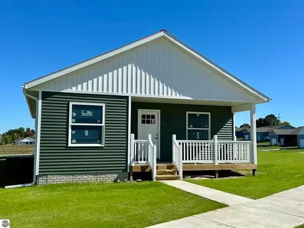 921 Sepia ST, TraverseCity, MI 49696