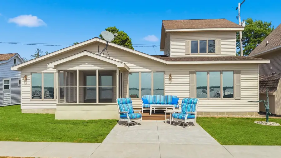 1027 E Lake Mitchell DR, Cadillac, MI 49601 - #3