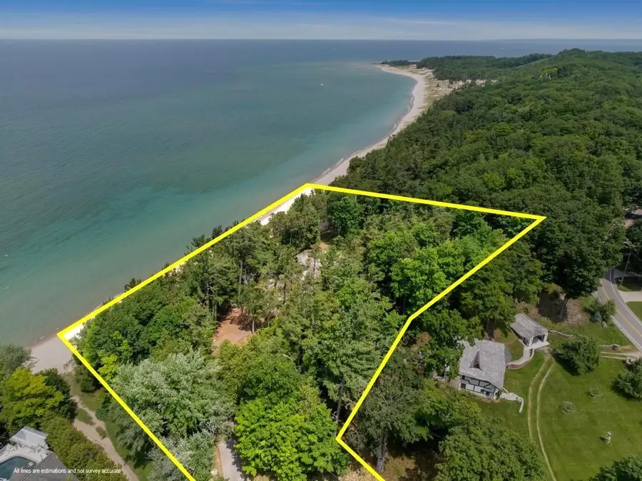 13987 Division, Charlevoix, MI 49720 - #2