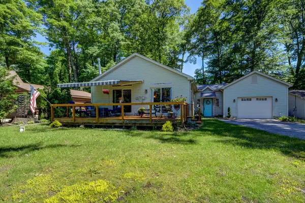 4125 Peninsular Shores, Grawn, MI 49637