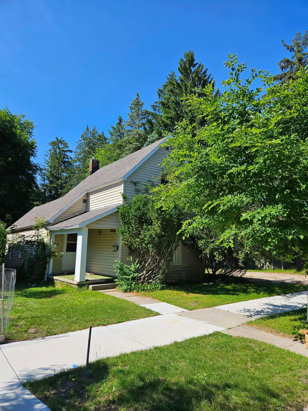 905 W Seventh, Traverse City, MI 49684 - #1