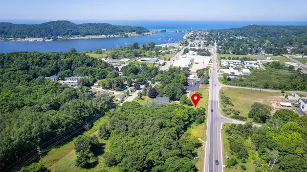 1433 Main, Frankfort, MI 49635