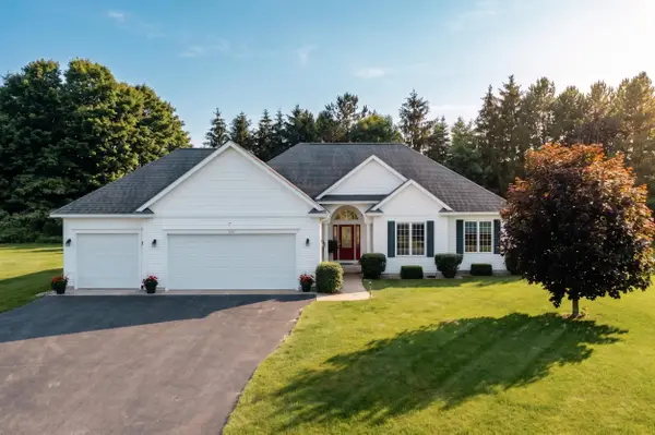 4157 Stoneridge DR, TraverseCity, MI 49684