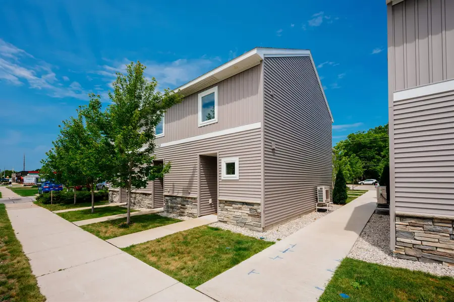 1141 E Eighth ST, Traverse City, MI 49686 - #2