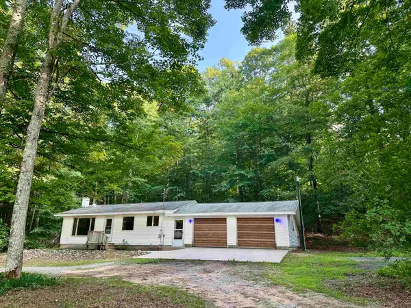 950 E Sullivan Woods, Cedar, MI 49621