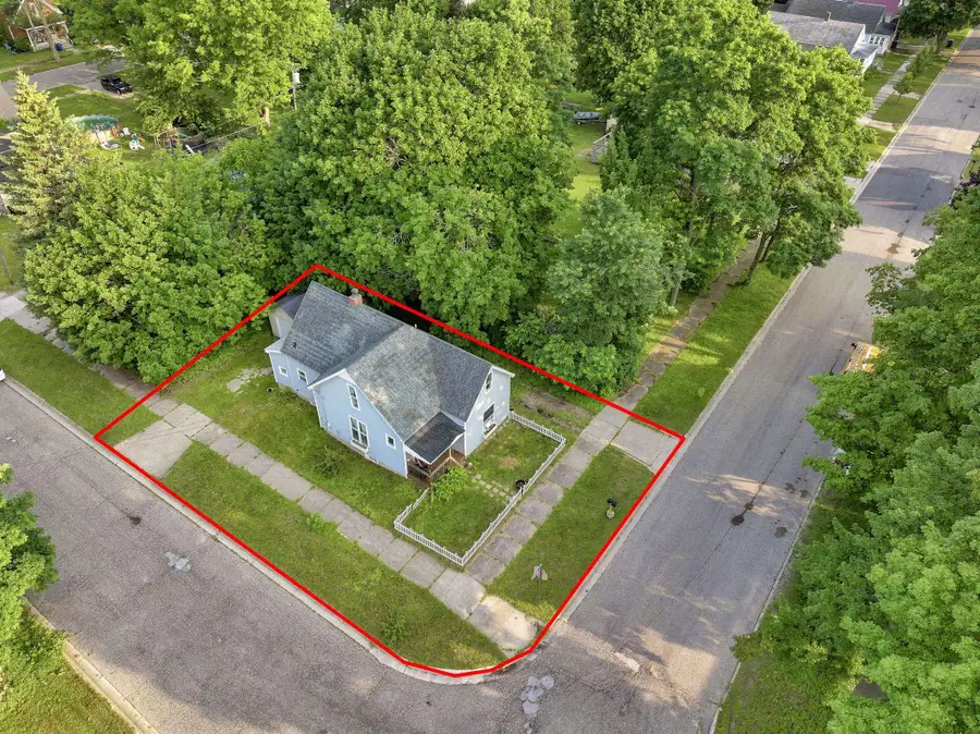 901 Ernst ST, Cadillac, MI 49601 - #2