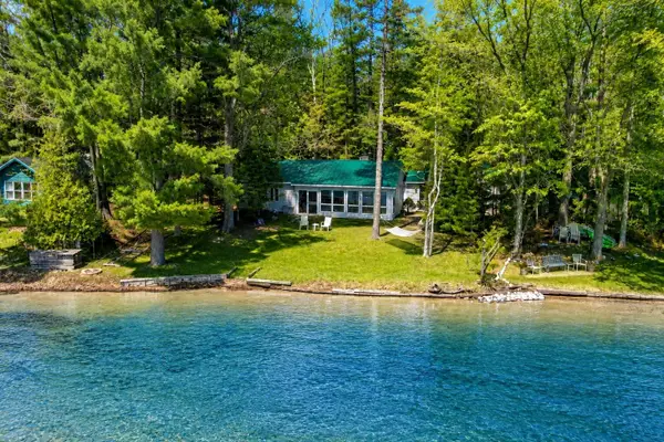 4658 Lakeview, Interlochen, MI 49643