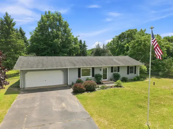6075 Beverly DR, TraverseCity, MI 49684
