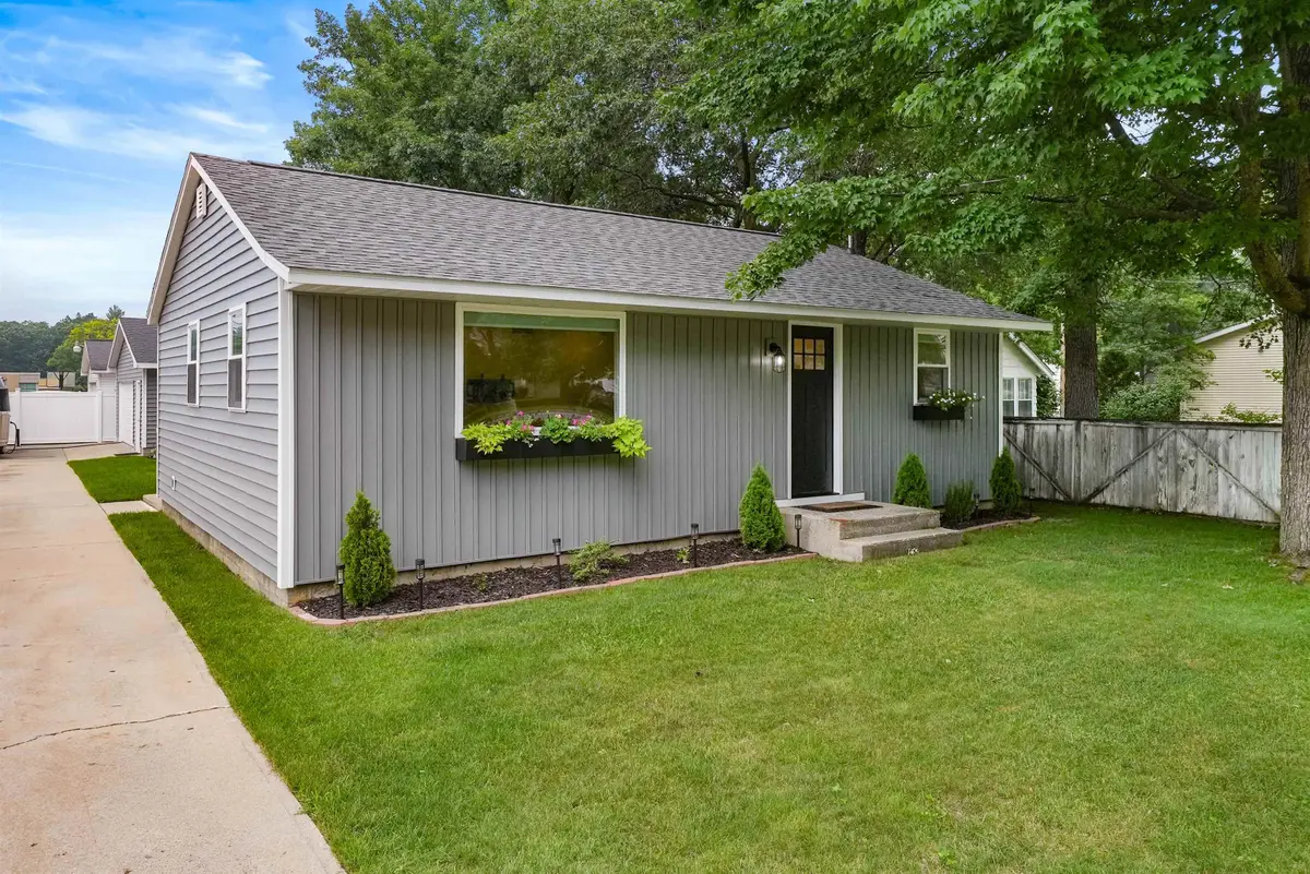 917 Carver, Traverse City, MI 49686 - #1